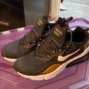 Black and Gold Nike react 270 7Y.